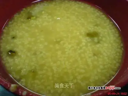 Mung bean, lotus leaf and bamboo leaf porridge