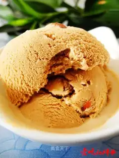 Bitter coffee almond ice cream