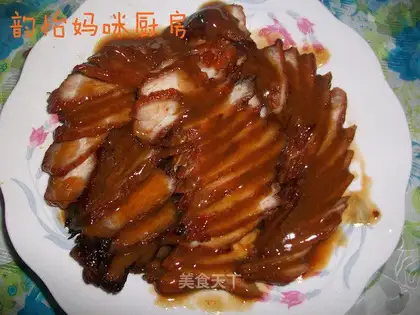 Honey sauce and roast meat