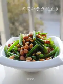 Celery with soy peanuts