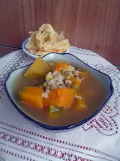 Pumpkin soup, green beans