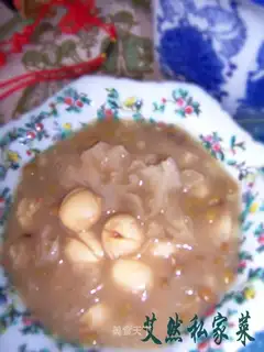 Silver-eared green bean porridge