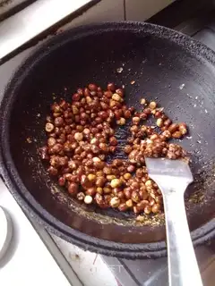 Hanging frost peanuts