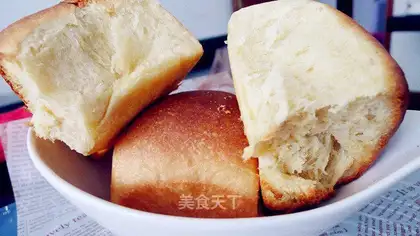 Salad sauce toast