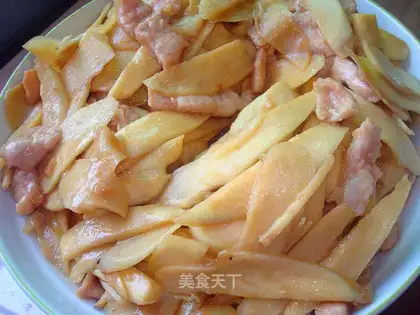 A white fried meat