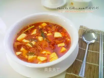 Sour spicy tofu soup