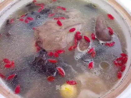 Dove stewed a water snake