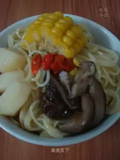 Horseshoe corn mushroom noodles