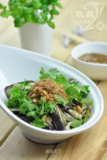 Garlic hand tore eggplant