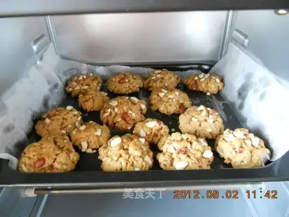 Peanut peaches