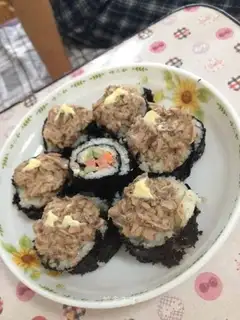Tuna sushi