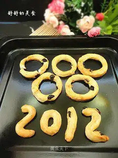 Five-ring raisin scon