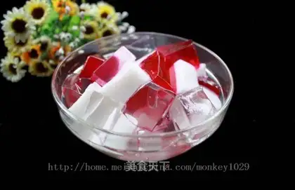 Three-colour crystal
