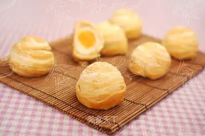 Gold cheese souffle