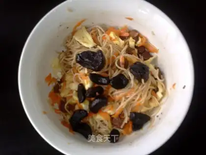 Black garlic beef noodles