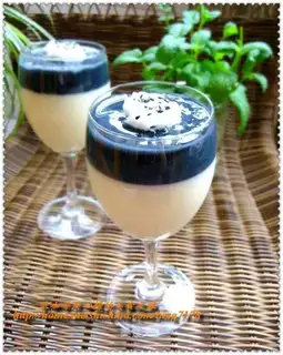 Black sesame soy cream