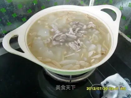 The pine cucumber chop soup