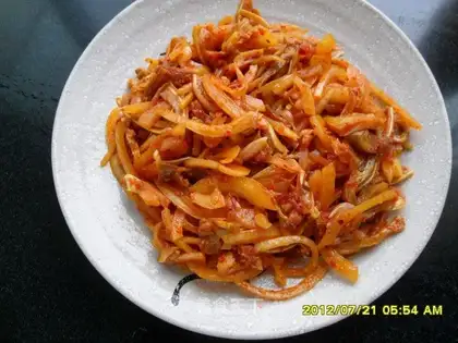 ♪ And cold pig ears ♪