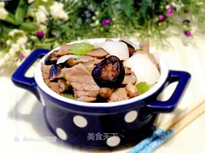 Three mushrooms of fried meat