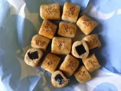 Gold-tree mud rolls