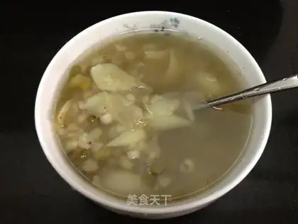 Pyramid lily green bean soup