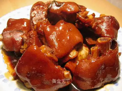 Red burning of pigs' feet