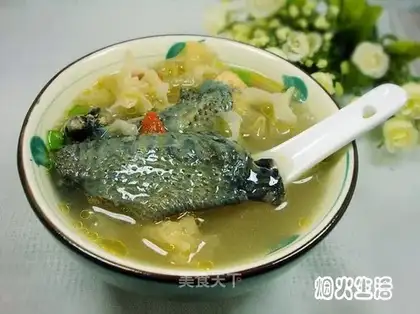 Silver ear chicken soup