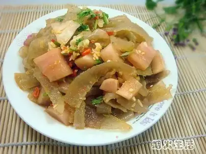 Pickles with pig skin