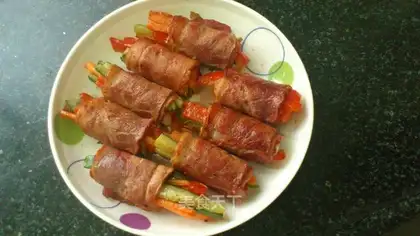 Bacon vegetable rolls