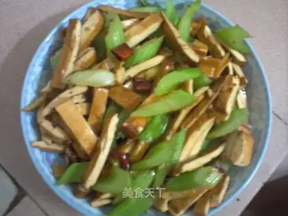 Celery fried dry