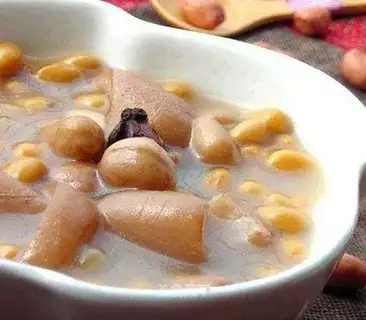 Soybean peanut stew pig skin