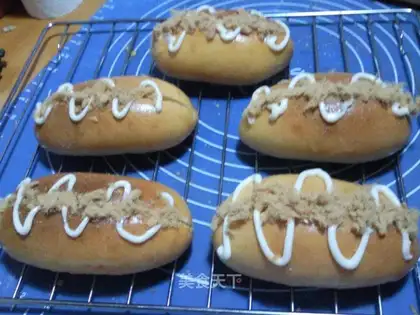 Meat-sun salad buns