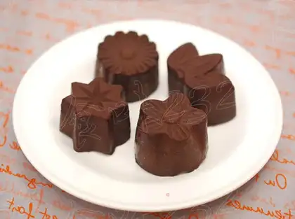 Cranberry mooncake
