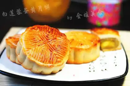 A broad white Lotus yolk cake