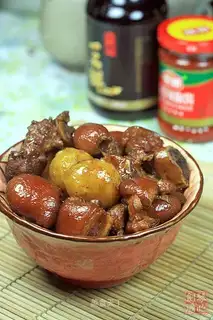 Potato burning pigs' feet