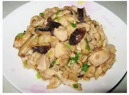 stir-fried mushroom with chicken legs and meat