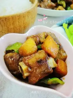 Stewed steak with beer and potatoes