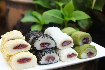 Nuozizi bean paste roll