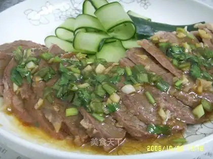 Beef salad with onions