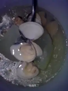 Winter melon, clam and lily soup