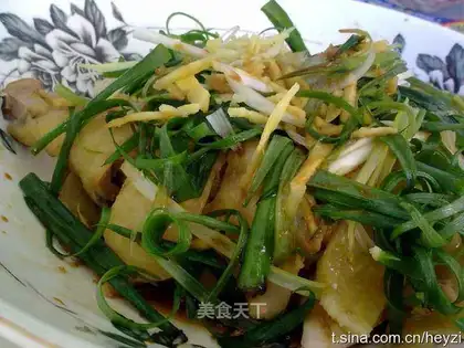 Chicken with sesame oil, ginger and onion