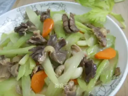 Fried chicken gizzard with celery