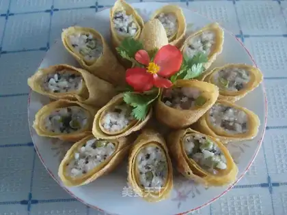 Garlic and pea meat roll