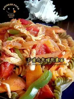 Spaghetti with shredded chicken in tomato sauce