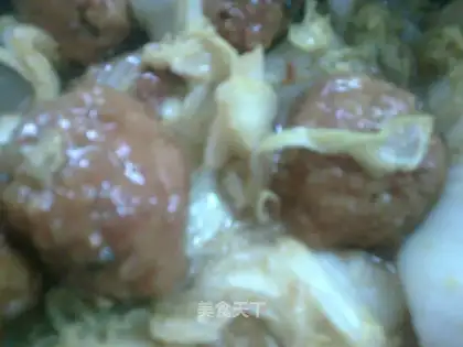 Stewed Chinese cabbage with mushroom and lion head