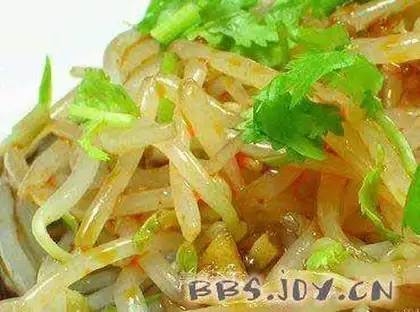 Mixed mung bean sprouts