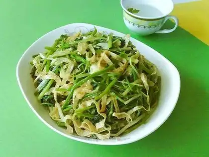 stir-fried tofu skin with celery