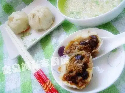 Beef bun with soy sauce 
