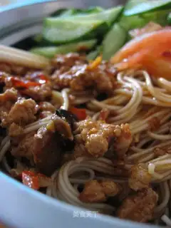 Private noodles with bean paste