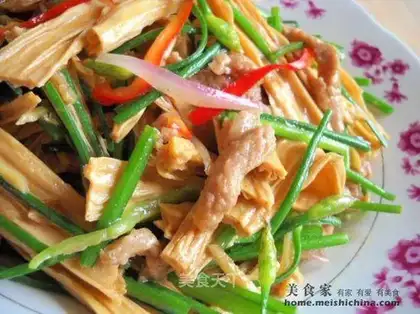 stir-fried shredded pork with leek moss and tofu bamboo